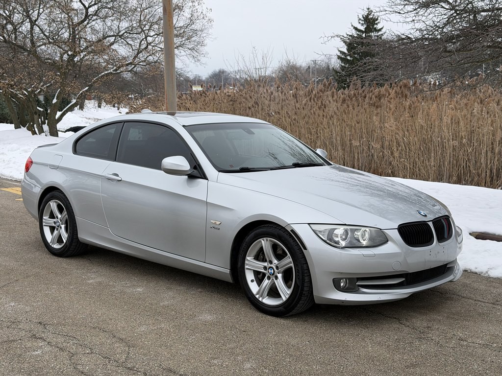 2011 BMW 3 Series Image 3