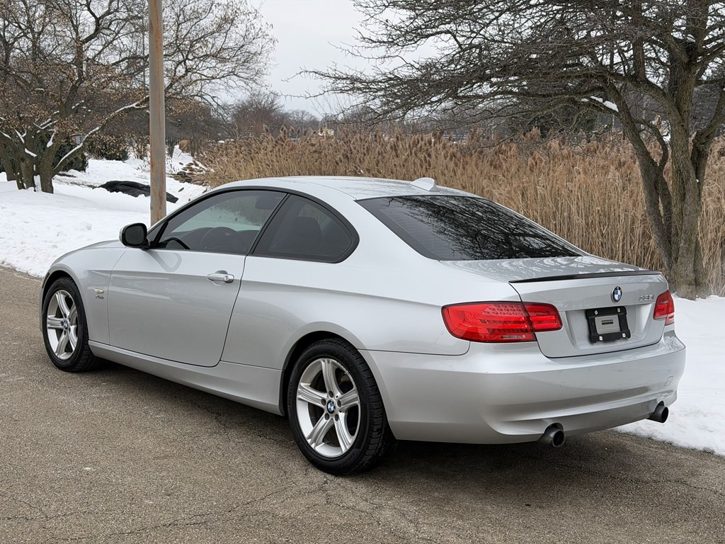 2011 BMW 3 Series Image 4