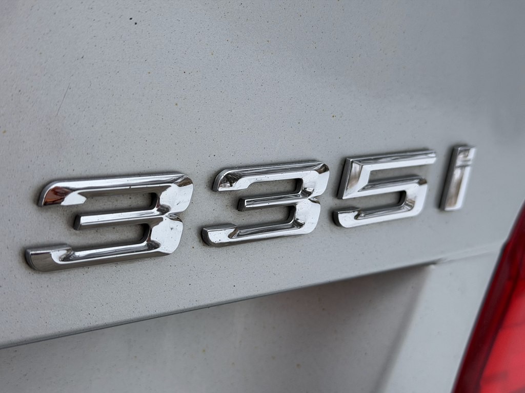 2011 BMW 3 Series Image 8