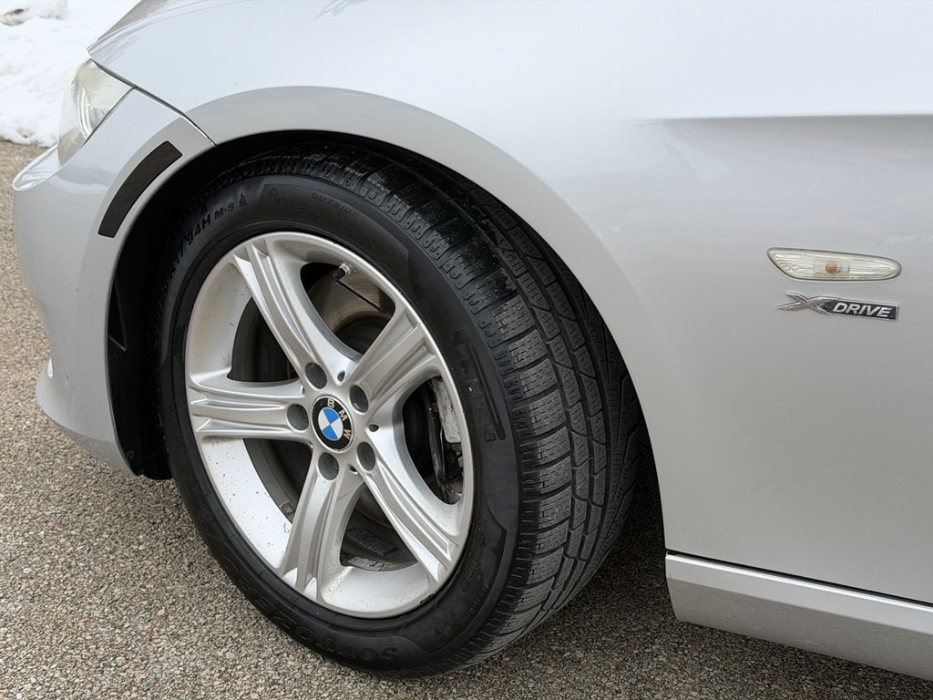 2011 BMW 3 Series Image 12