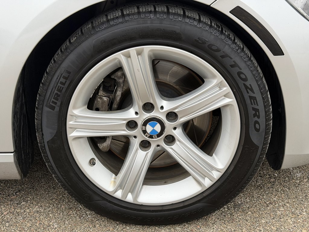 2011 BMW 3 Series Image 14