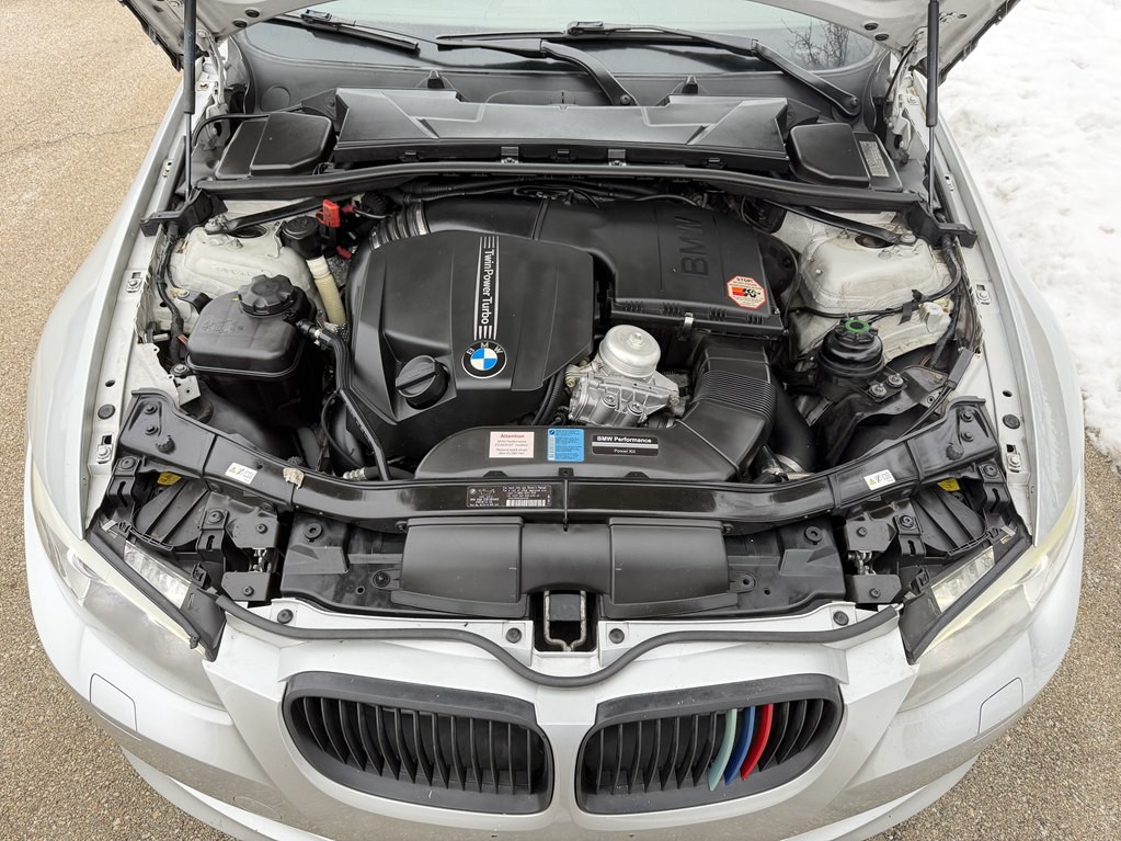 2011 BMW 3 Series Image 16