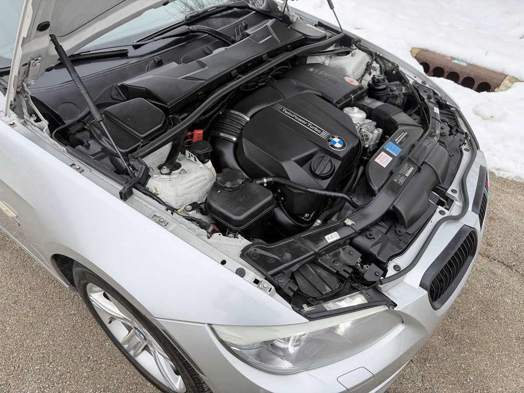 2011 BMW 3 Series Image 22