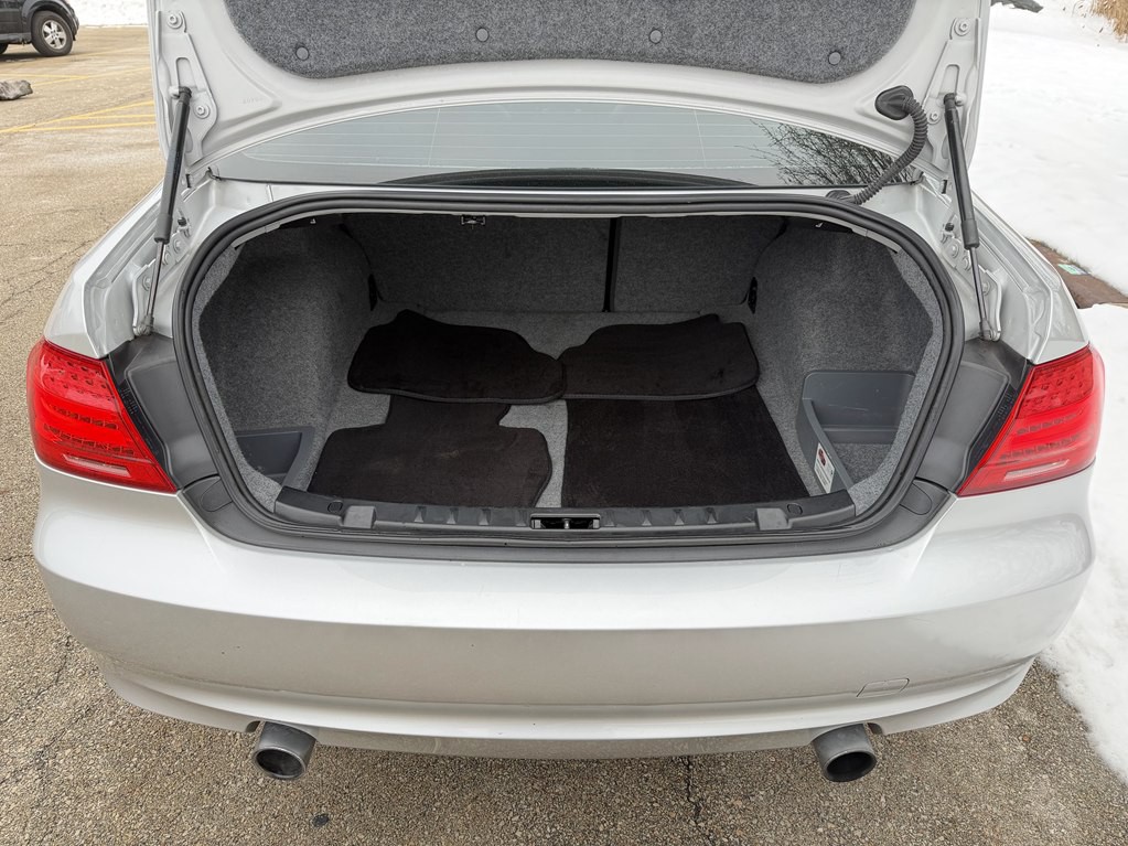 2011 BMW 3 Series Image 24