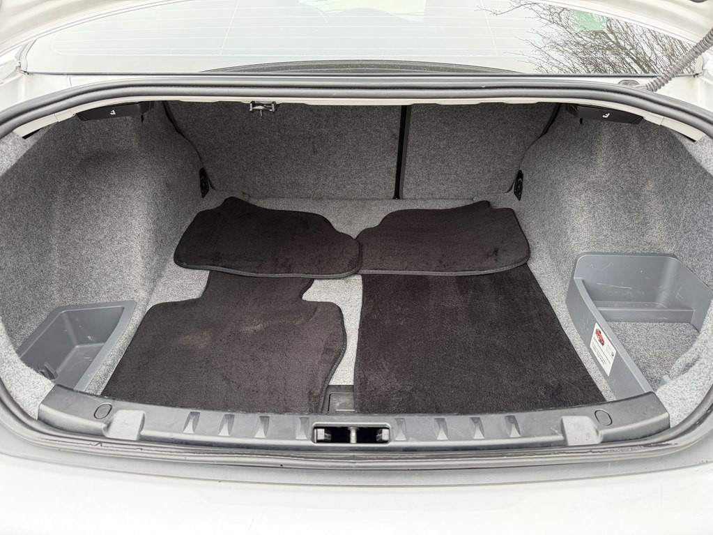 2011 BMW 3 Series Image 25