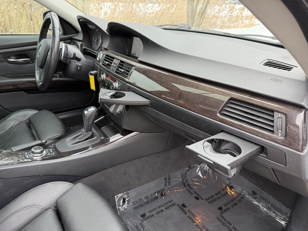 2011 BMW 3 Series Image 27