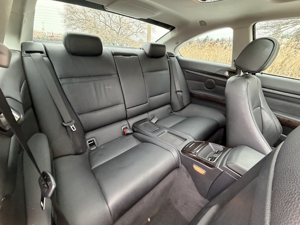 2011 BMW 3 Series Image 30