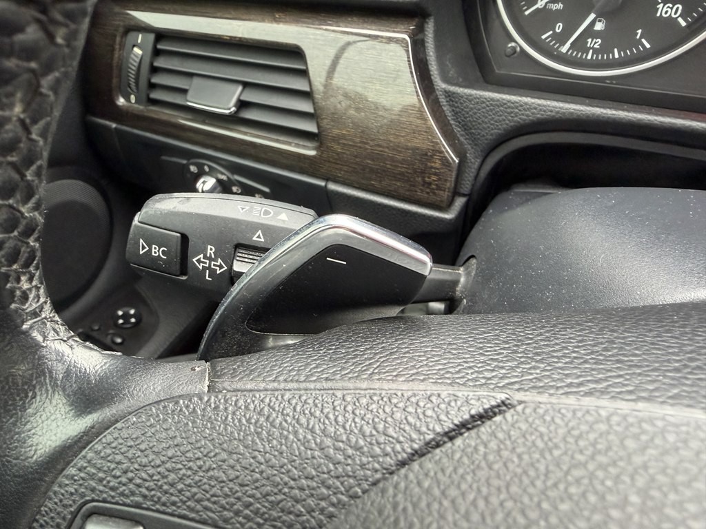 2011 BMW 3 Series Image 34