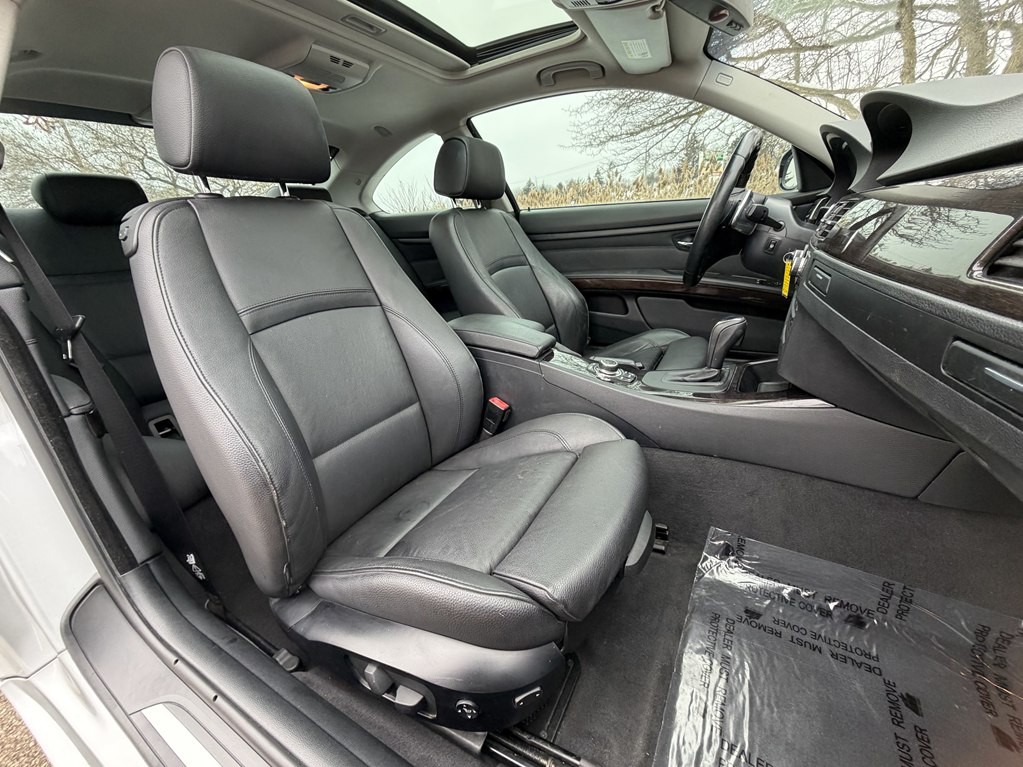 2011 BMW 3 Series Image 36