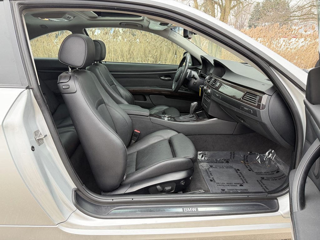 2011 BMW 3 Series Image 38