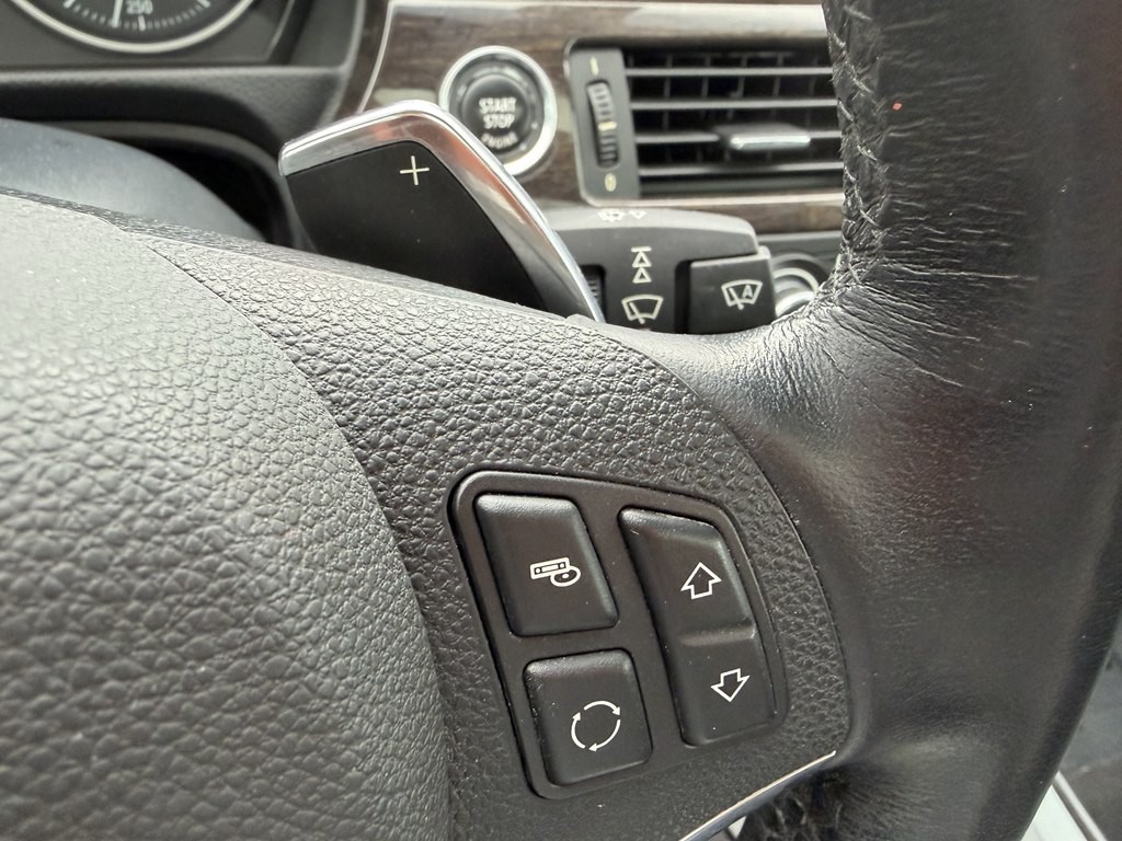 2011 BMW 3 Series Image 43