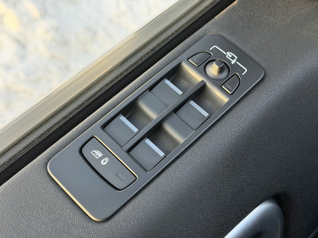 2016 Land Rover Discovery Sport Image 29