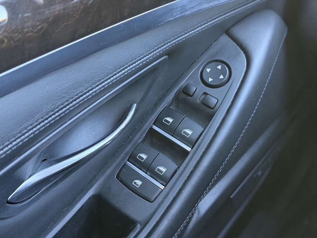 2016 BMW 5 Series Image 35