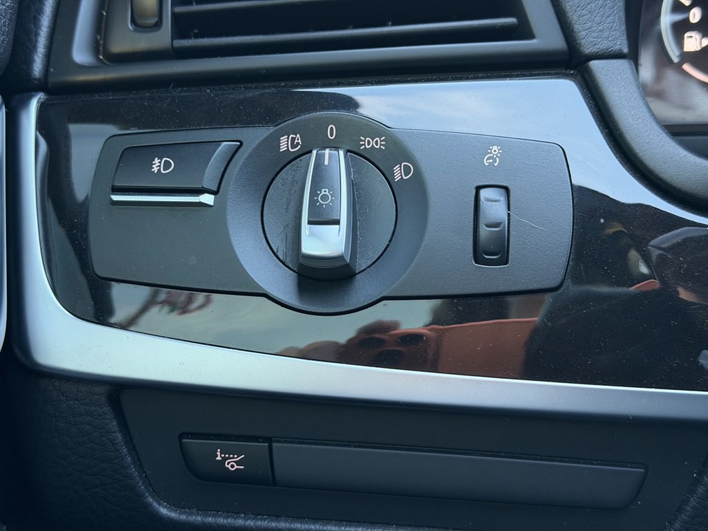 2016 BMW 5 Series Image 36