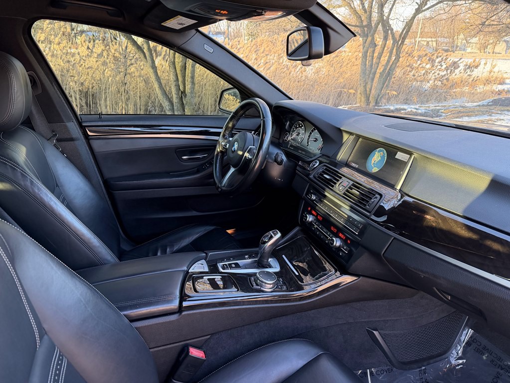 2016 BMW 5 Series Image 40