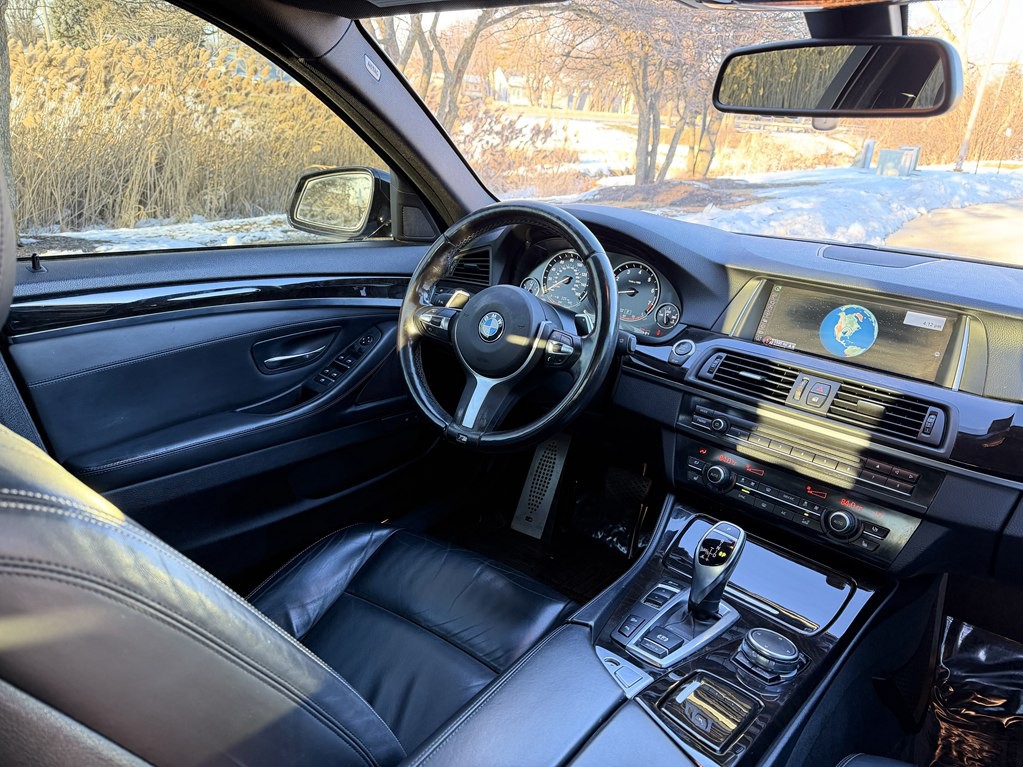 2016 BMW 5 Series Image 43