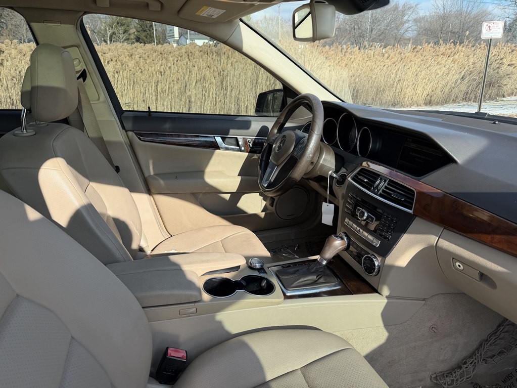 2012 Mercedes-Benz C-Class Image 32