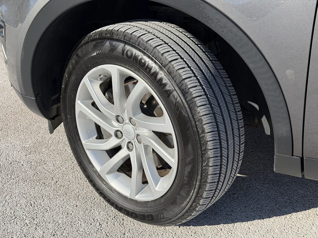 2016 Land Rover Discovery Sport Image 12