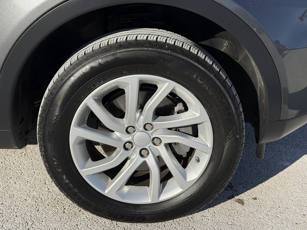 2016 Land Rover Discovery Sport Image 16