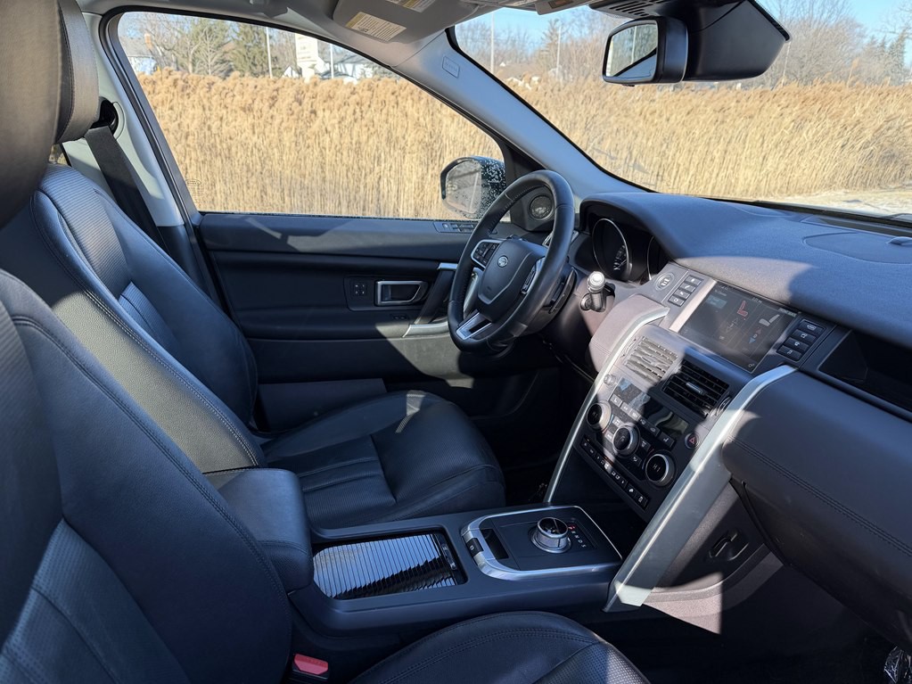 2016 Land Rover Discovery Sport Image 24