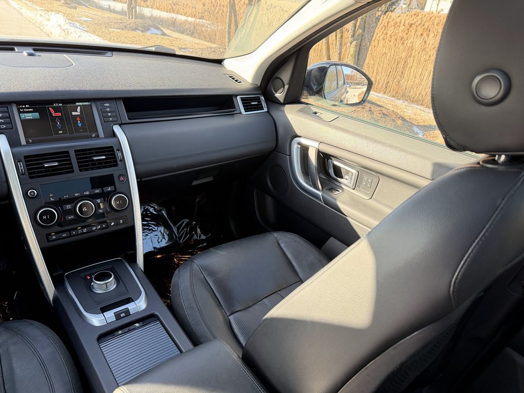 2016 Land Rover Discovery Sport Image 44