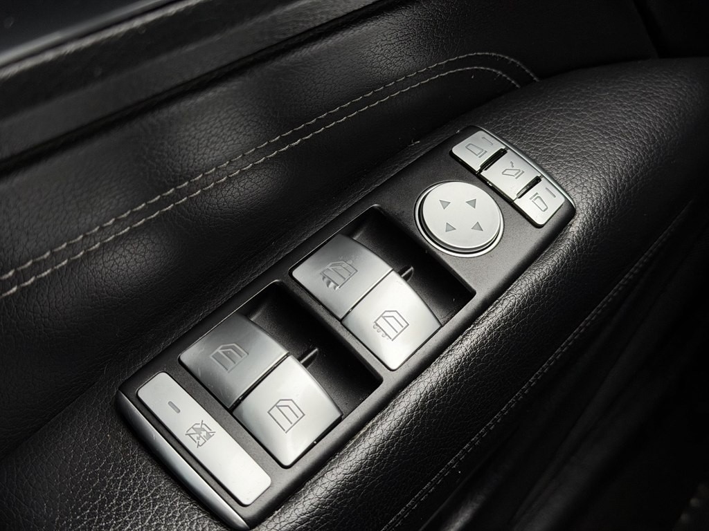 2016 Mercedes-Benz E-Class Image 34