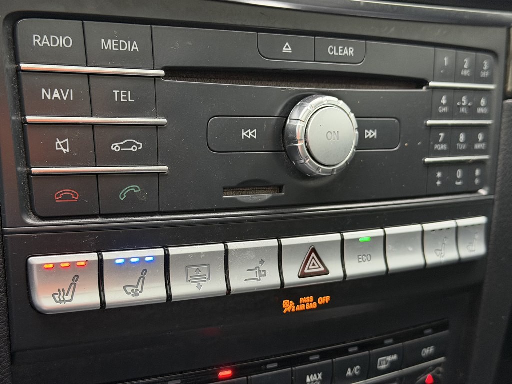 2016 Mercedes-Benz E-Class Image 38