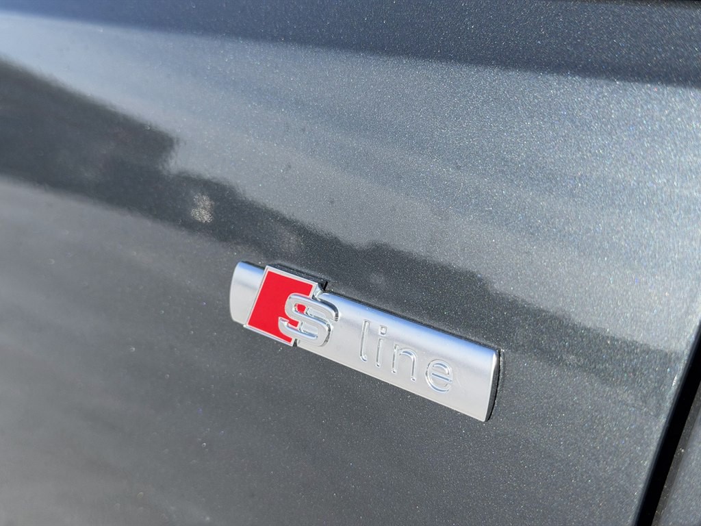 2017 Audi A4 Image 9