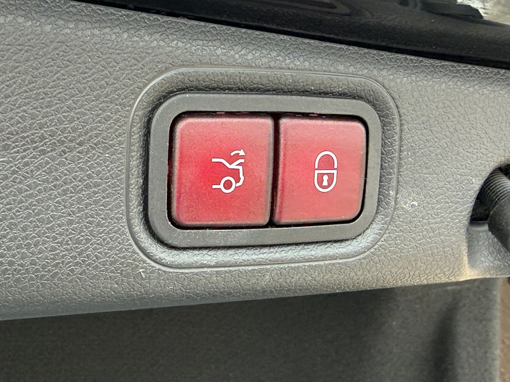 2017 Mercedes-Benz E-Class Image 55