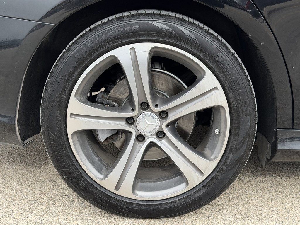 2017 Mercedes-Benz E-Class Image 10