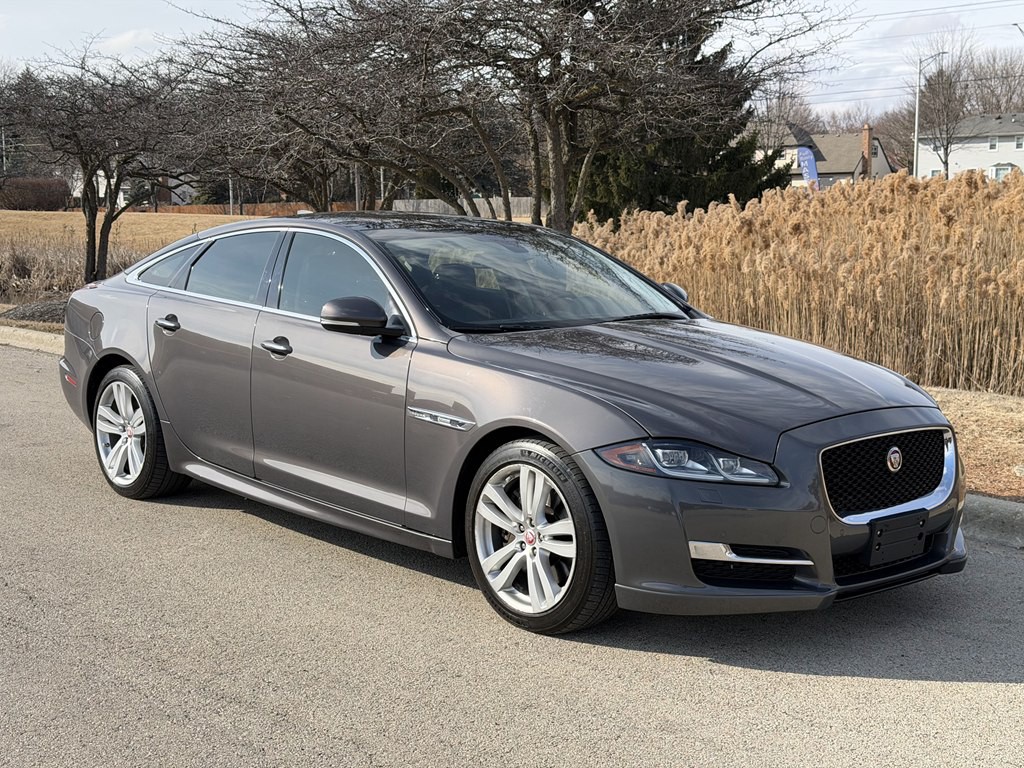 2016 Jaguar XJ Image 3