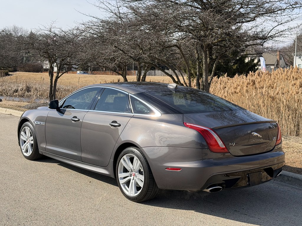 2016 Jaguar XJ Image 4