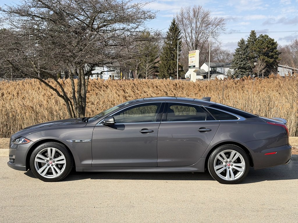 2016 Jaguar XJ Image 6