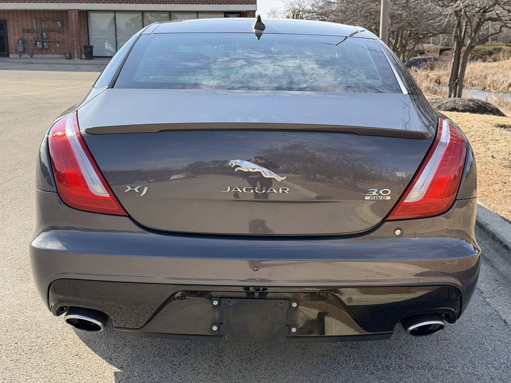 2016 Jaguar XJ Image 8