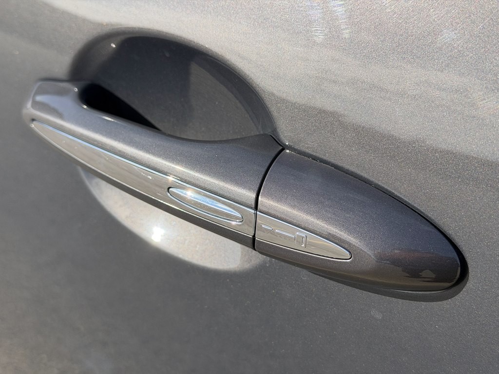 2016 Jaguar XJ Image 9