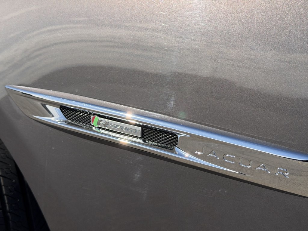 2016 Jaguar XJ Image 10