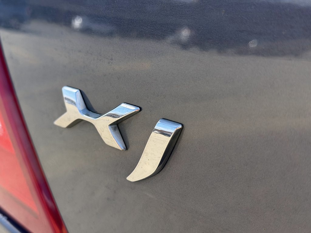 2016 Jaguar XJ Image 11