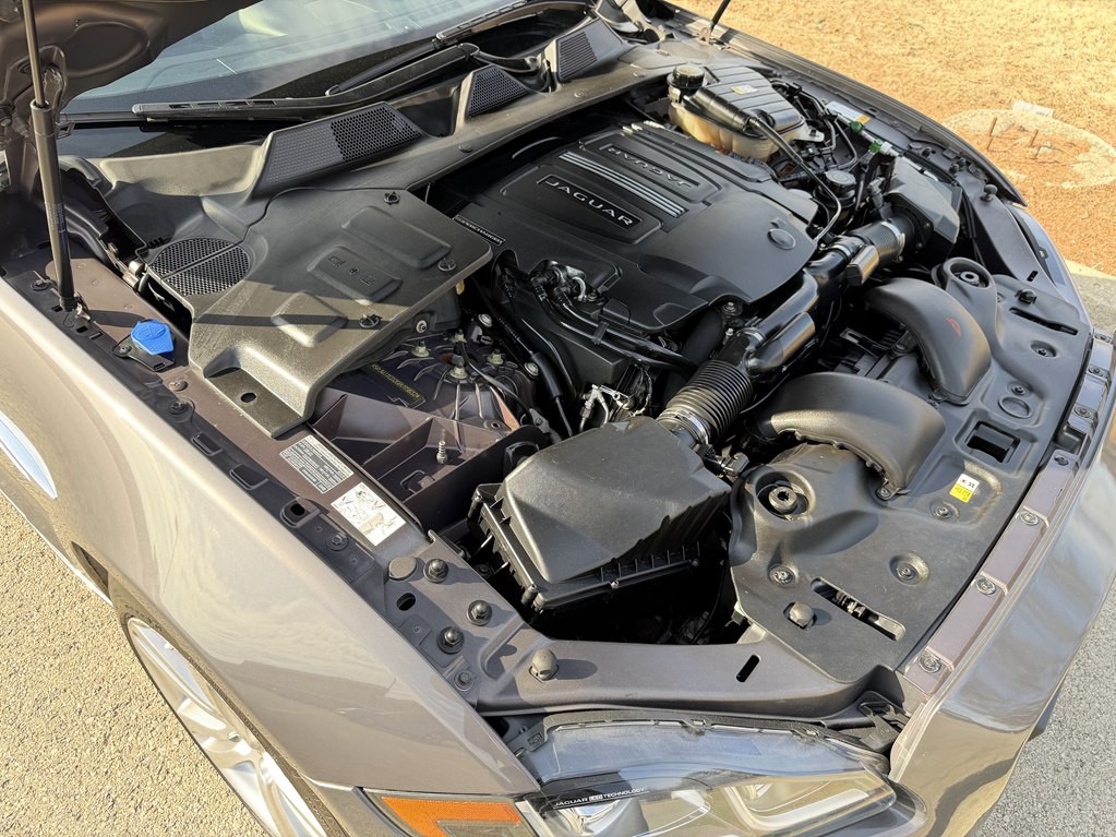 2016 Jaguar XJ Image 15