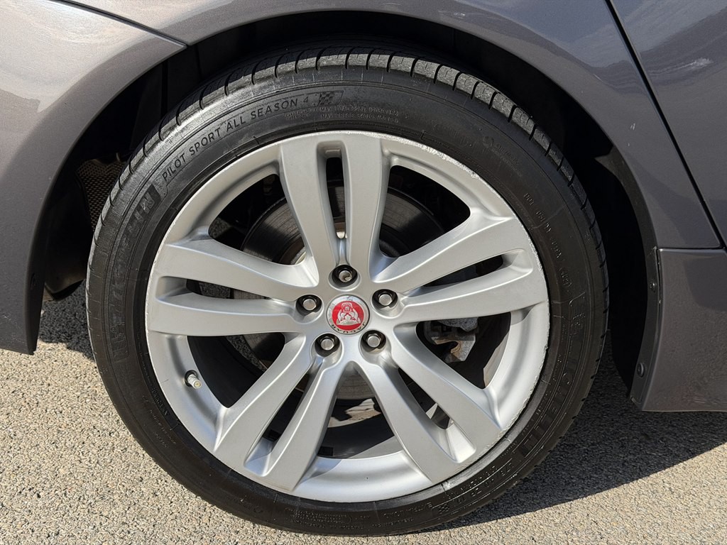 2016 Jaguar XJ Image 21