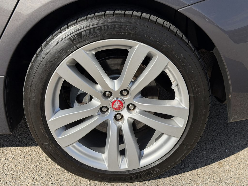 2016 Jaguar XJ Image 22