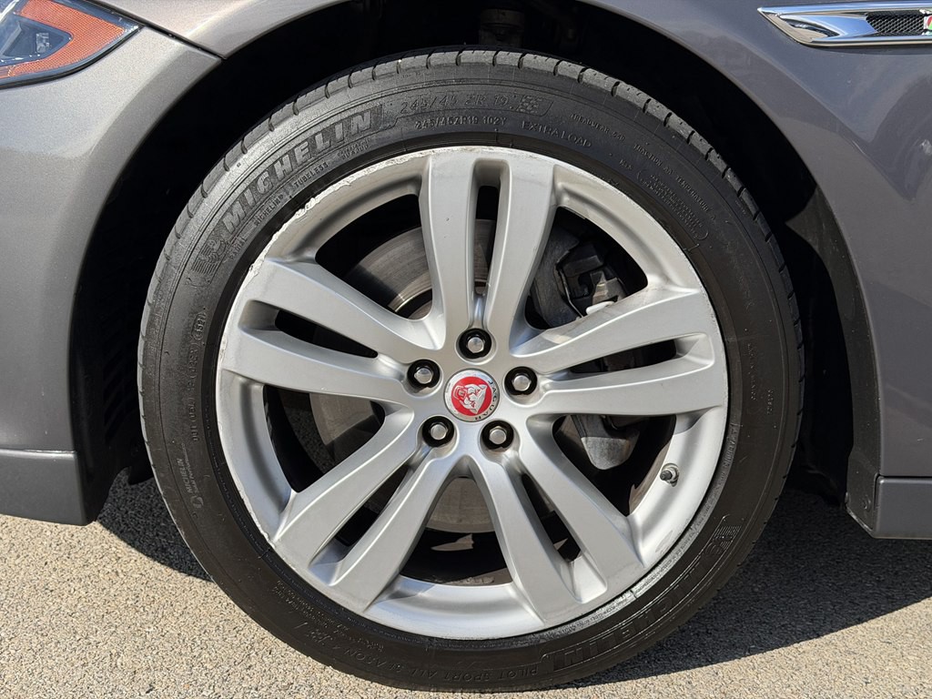 2016 Jaguar XJ Image 23