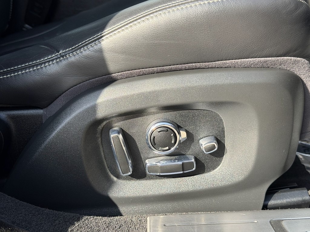 2016 Jaguar XJ Image 24