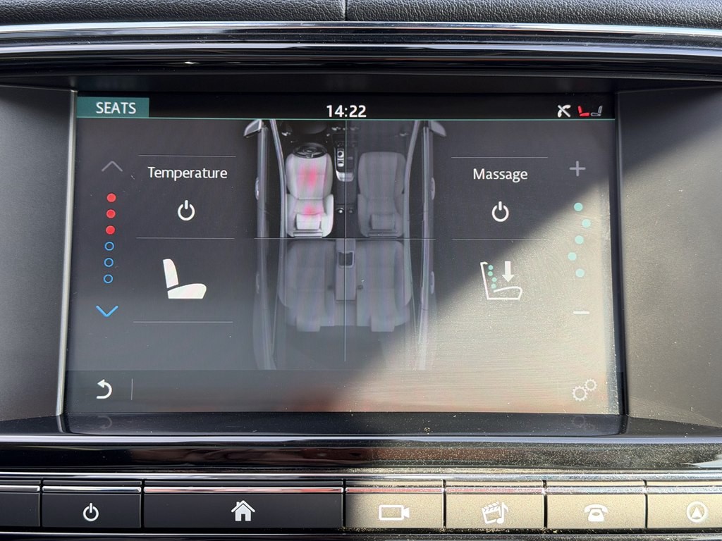 2016 Jaguar XJ Image 40