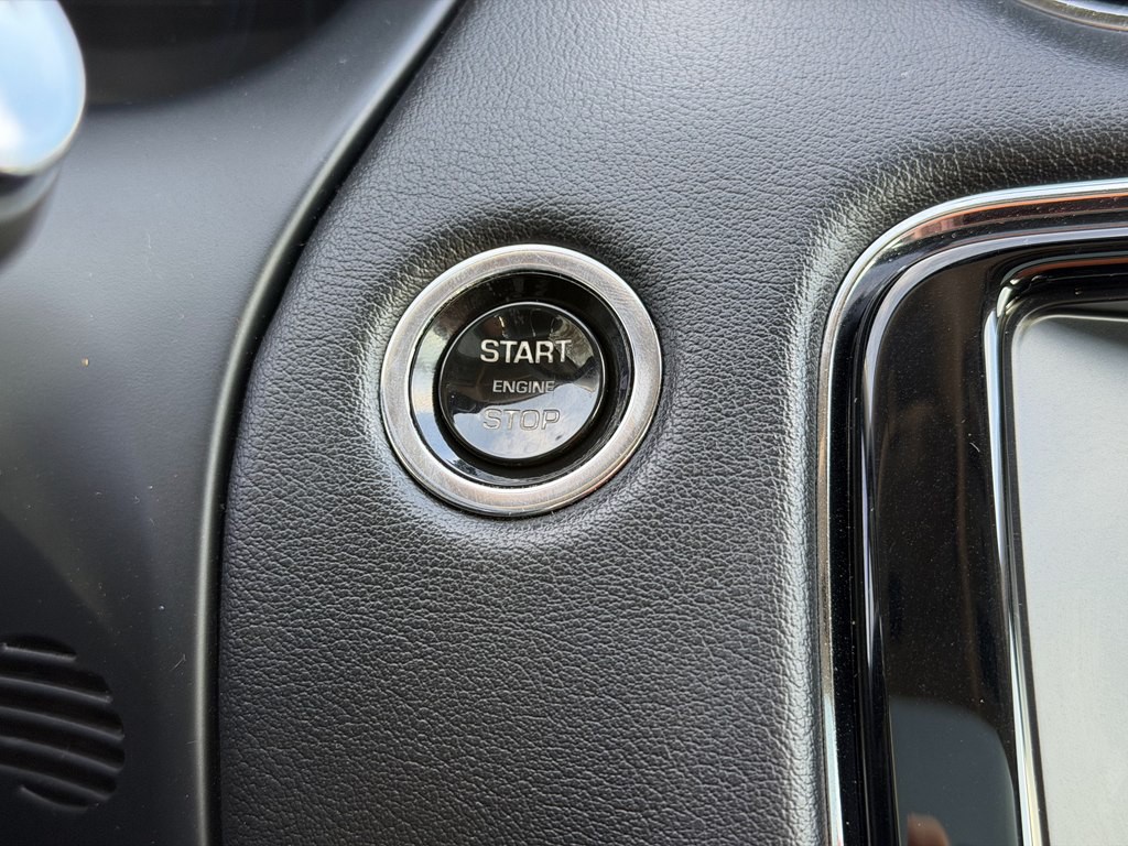 2016 Jaguar XJ Image 41