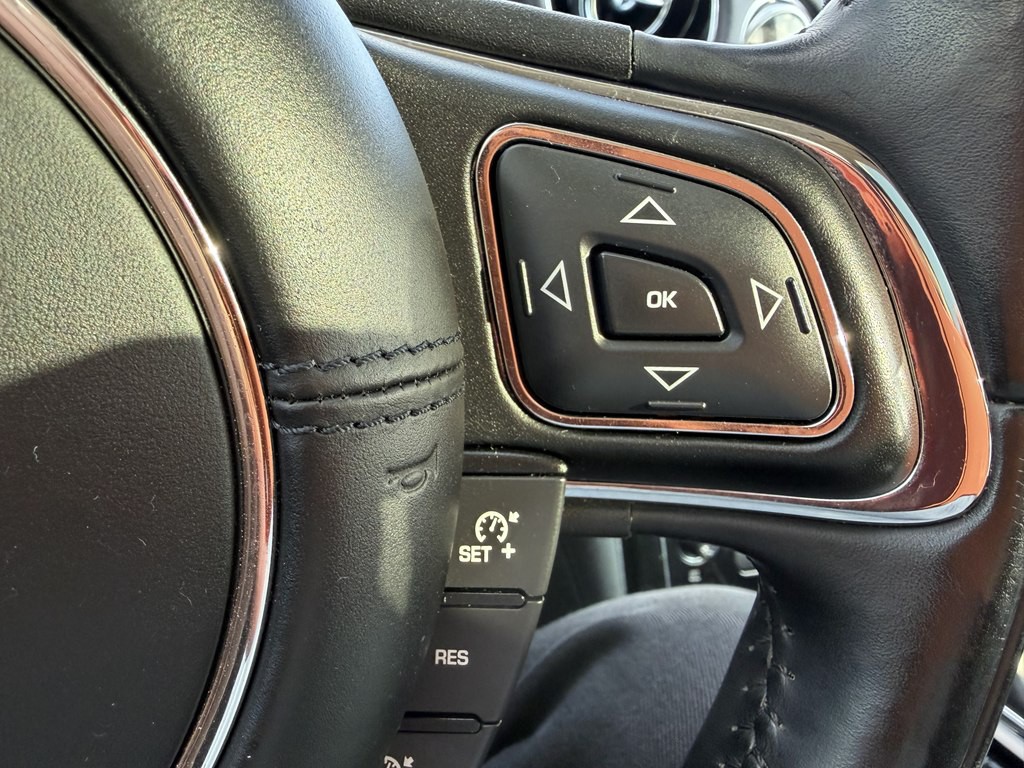 2016 Jaguar XJ Image 42