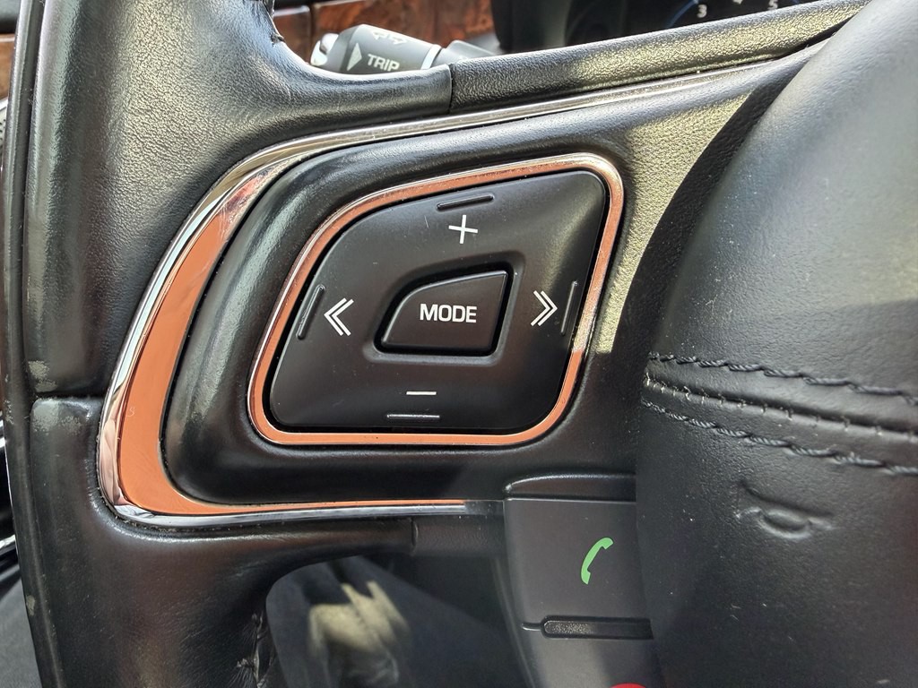 2016 Jaguar XJ Image 45