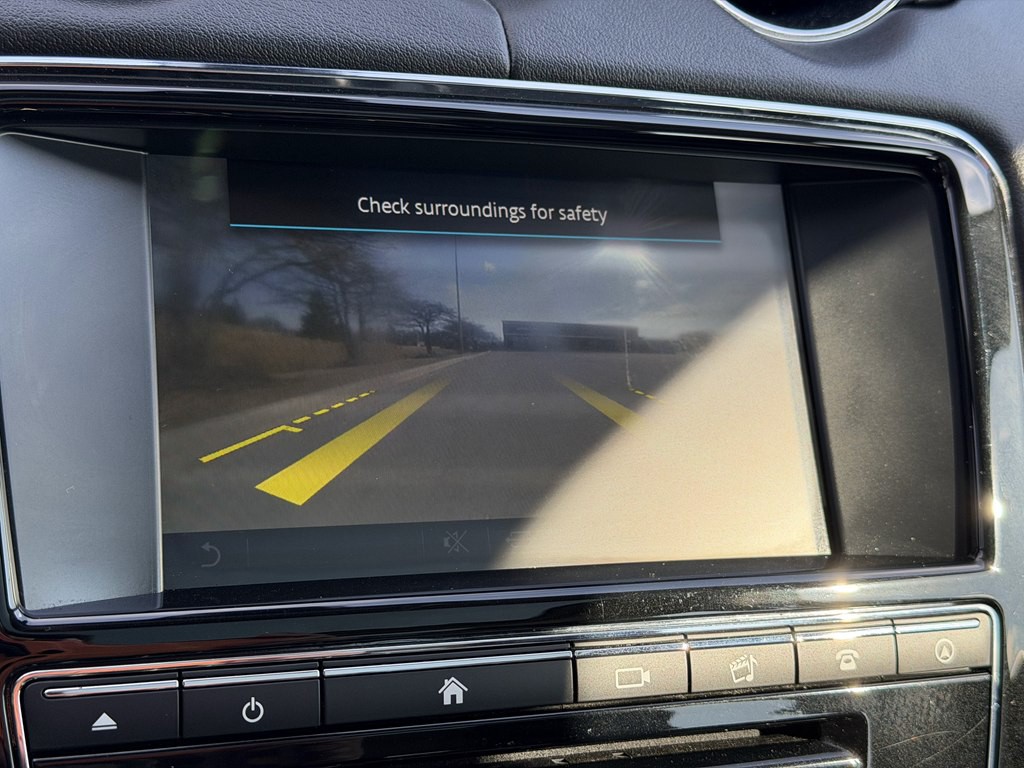 2016 Jaguar XJ Image 47