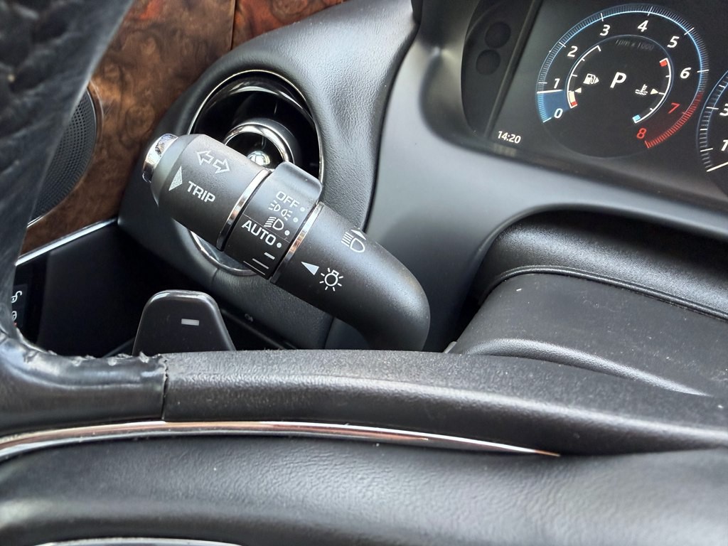 2016 Jaguar XJ Image 52