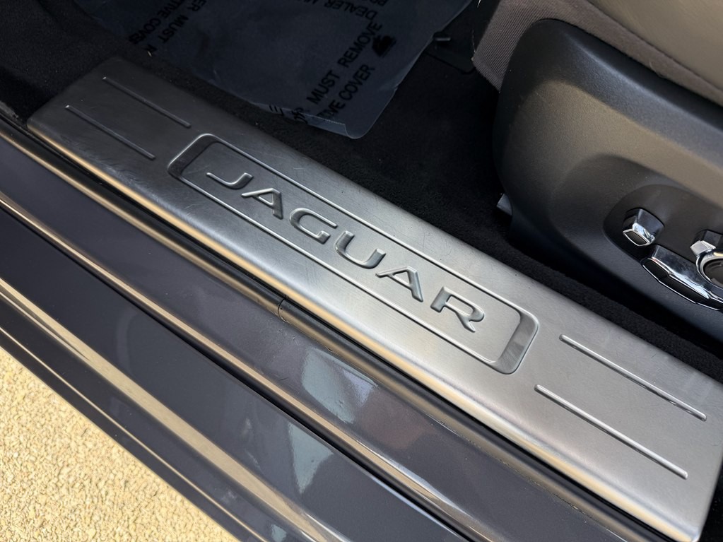 2016 Jaguar XJ Image 54