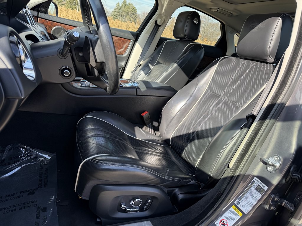 2016 Jaguar XJ Image 56